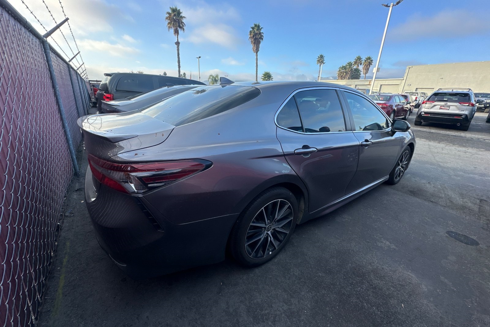 2022 Toyota Camry Hybrid SE photo 2