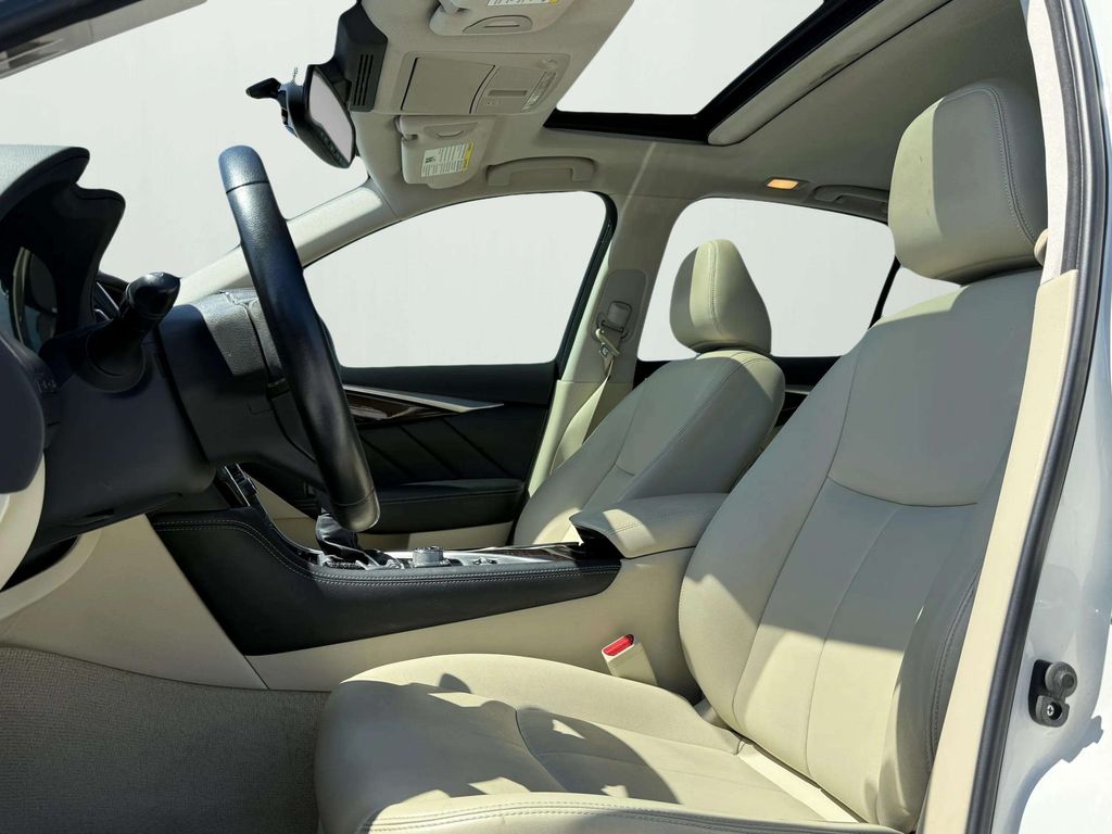2018 Infiniti Q50 3.0t LUXE photo 9