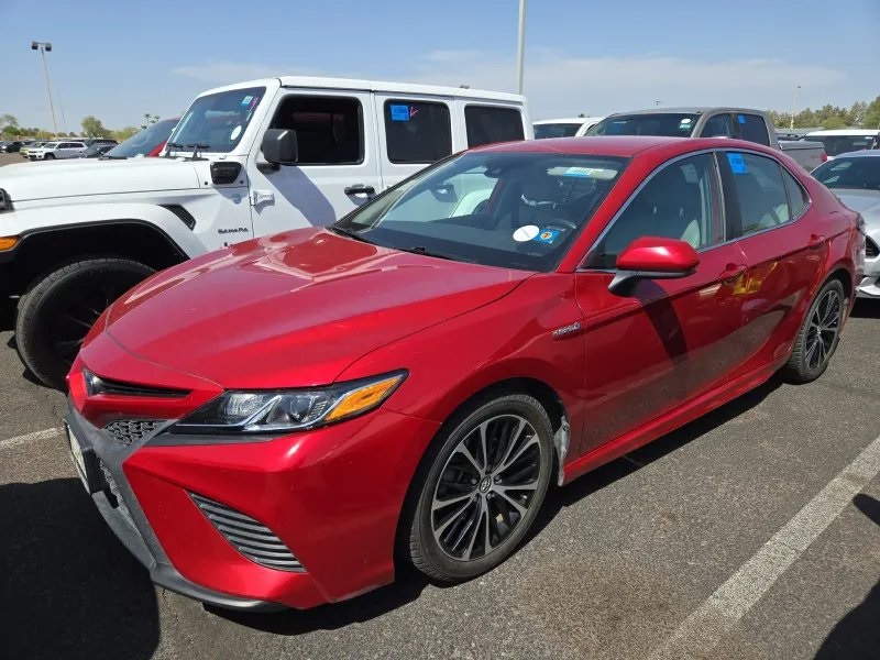 2019 Toyota Camry Hybrid SE photo 2