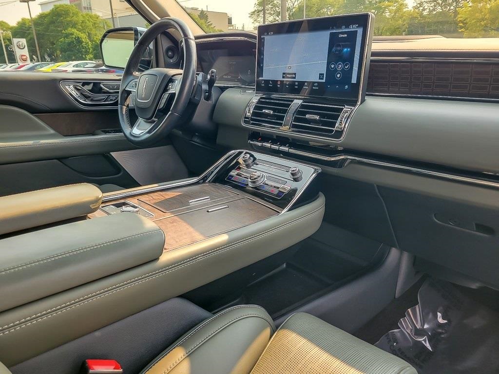 2022 Lincoln Navigator Black Label photo 21