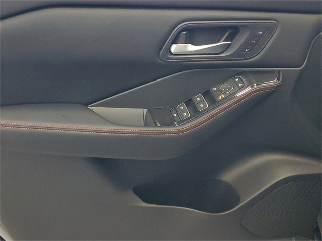 2025 Nissan Rogue SV photo 4