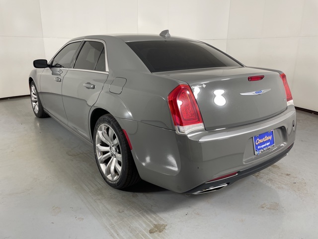 2018 Chrysler 300 Touring photo 6