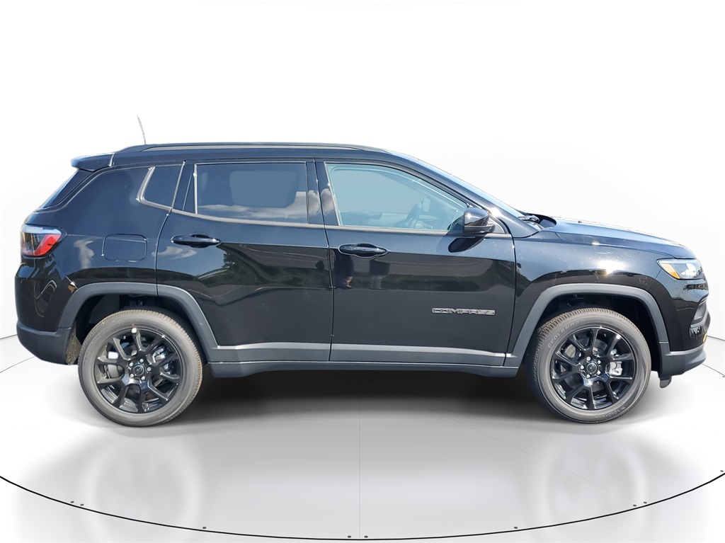 2025 Jeep Compass Latitude photo 2