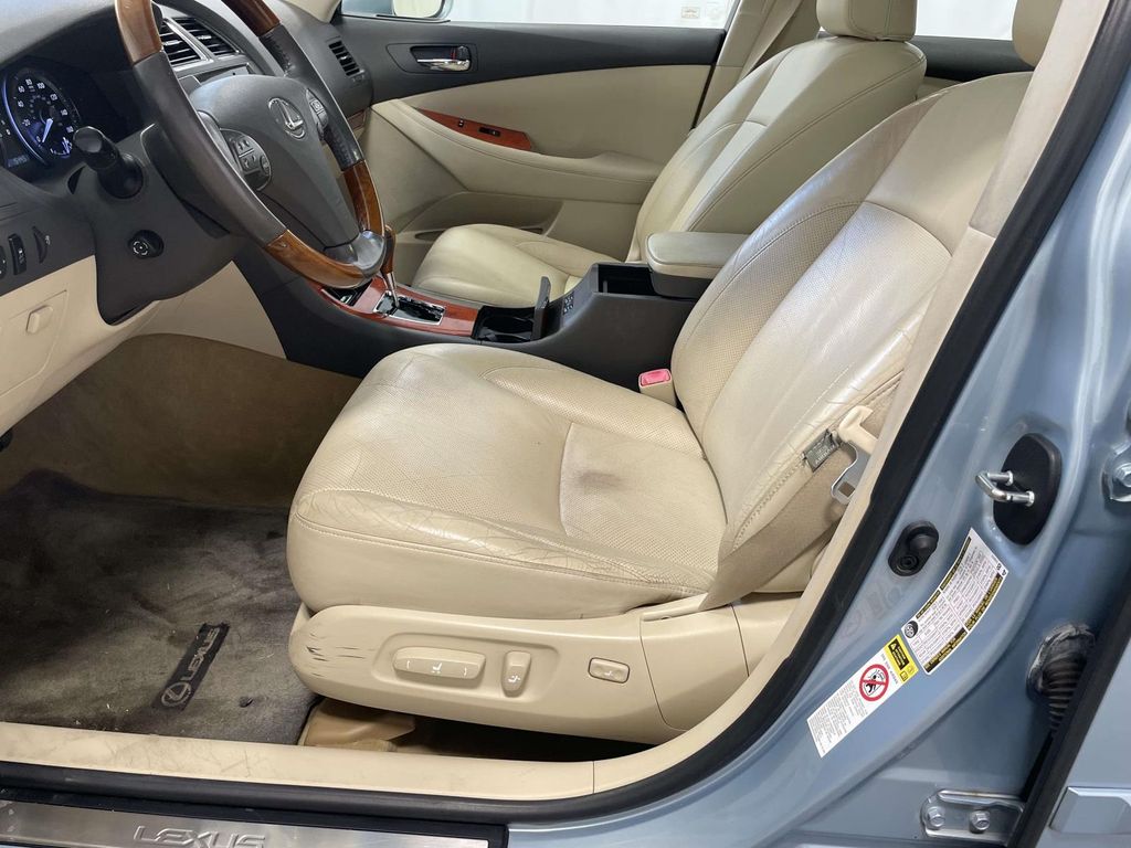 2010 Lexus ES 350 photo 10