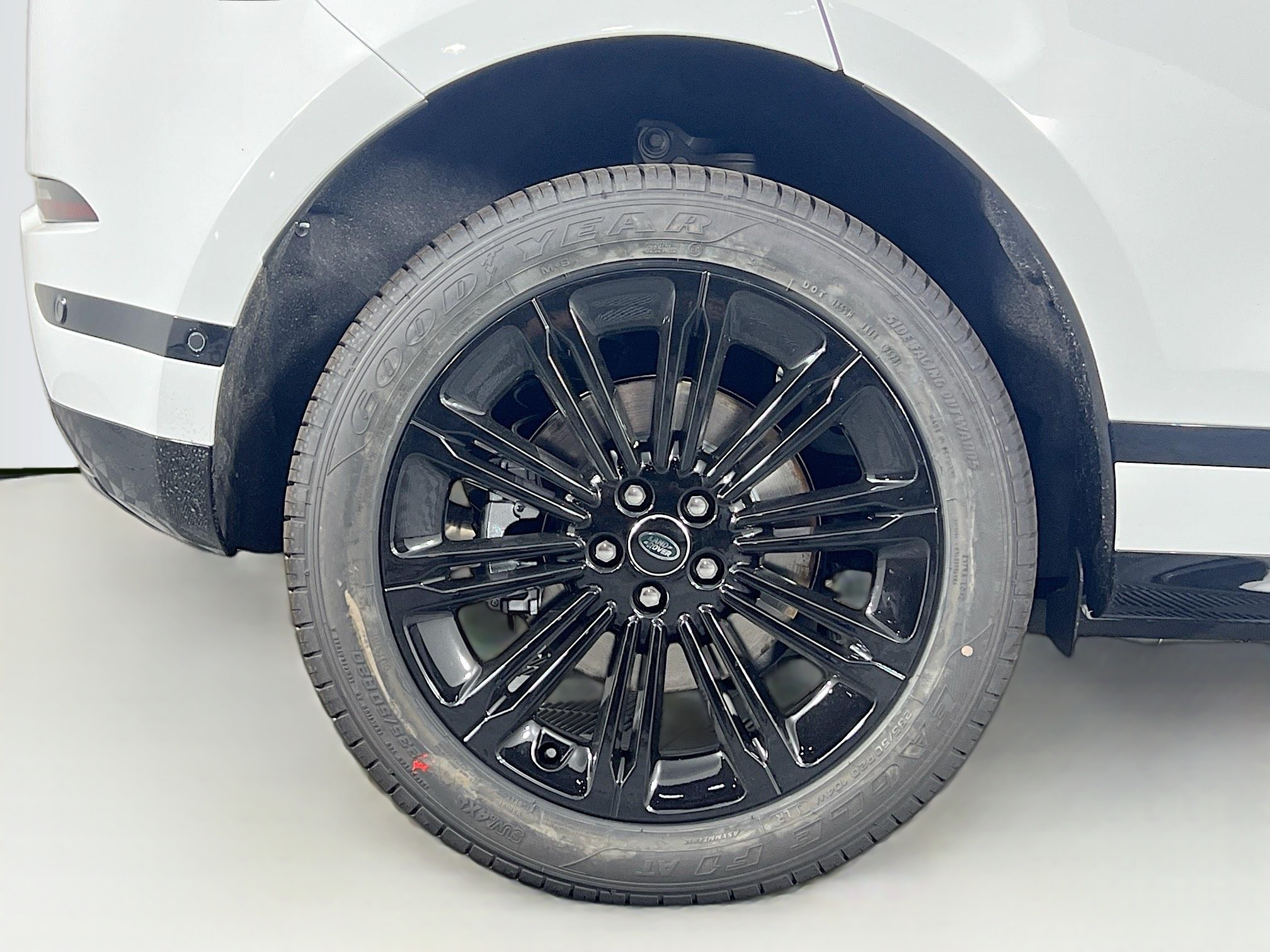 2025 Land Rover Range Rover Evoque Dynamic SE photo 4