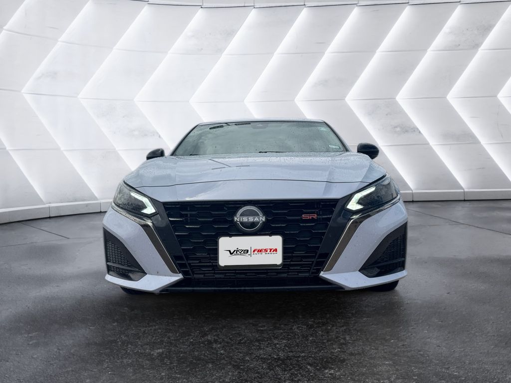 2023 Nissan Altima SR photo 2