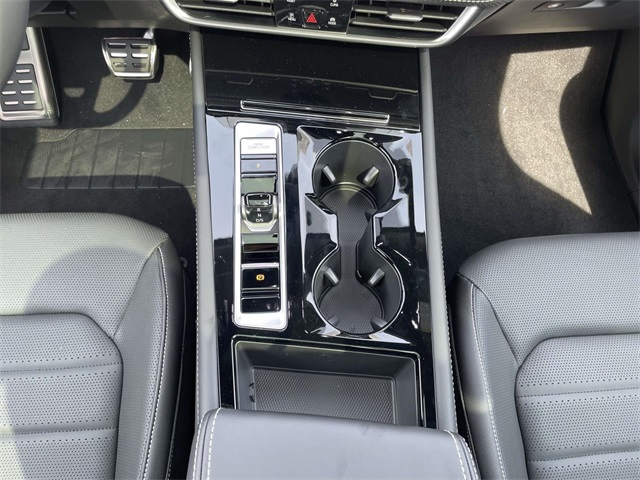 2025 Volkswagen Atlas Cross Sport SEL R-Line photo 18