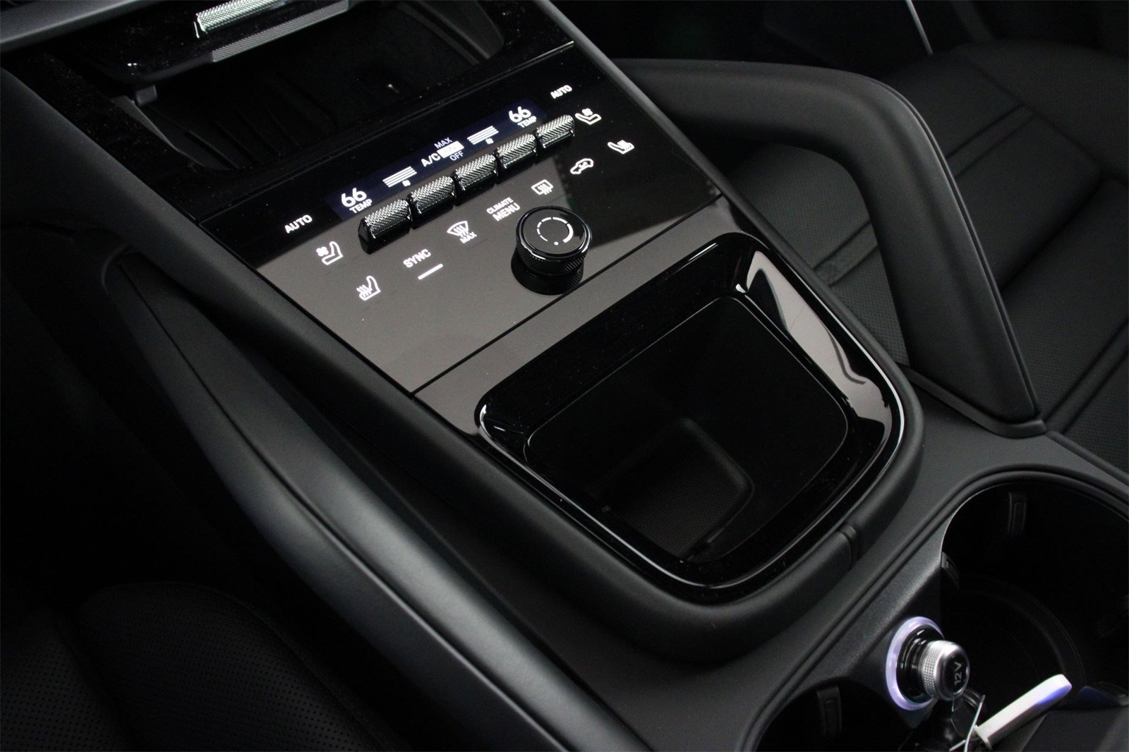 2025 Porsche Cayenne GTS photo 14
