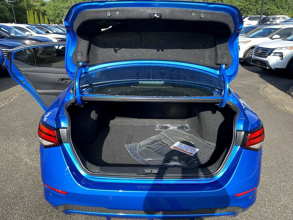 2025 Nissan Sentra SV photo 18