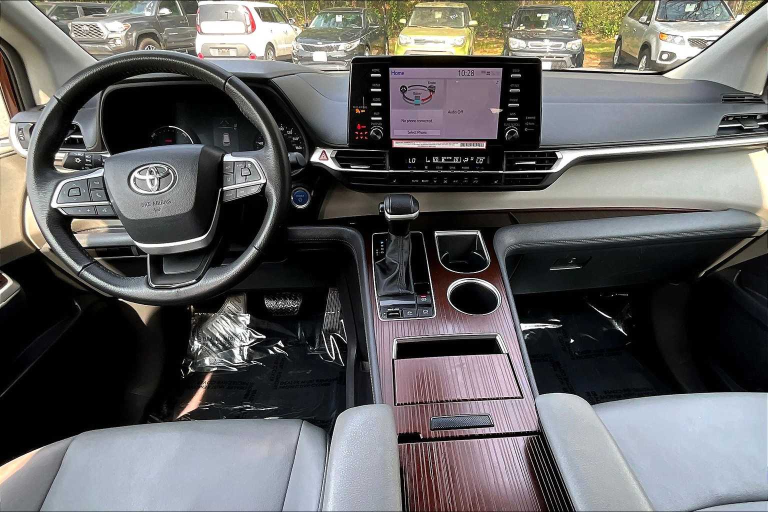 2024 Toyota Sienna XLE photo 14