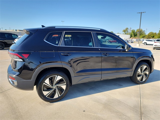 2025 Volkswagen Taos SE photo 2