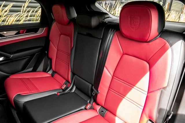 2025 Porsche Cayenne Coupe photo 27