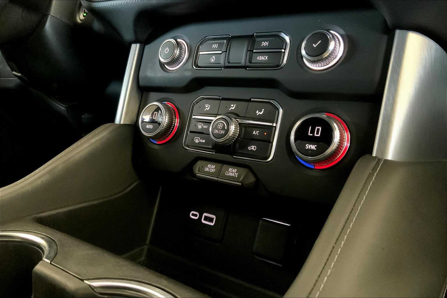 2024 Gmc Yukon SLE photo 32