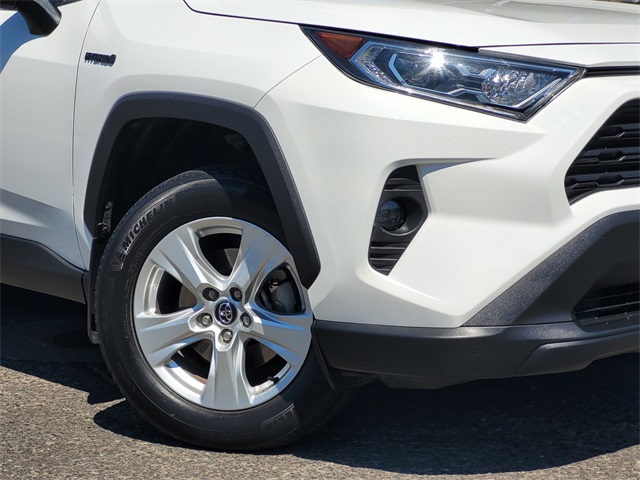 2020 Toyota RAV4 Hybrid XLE photo 3