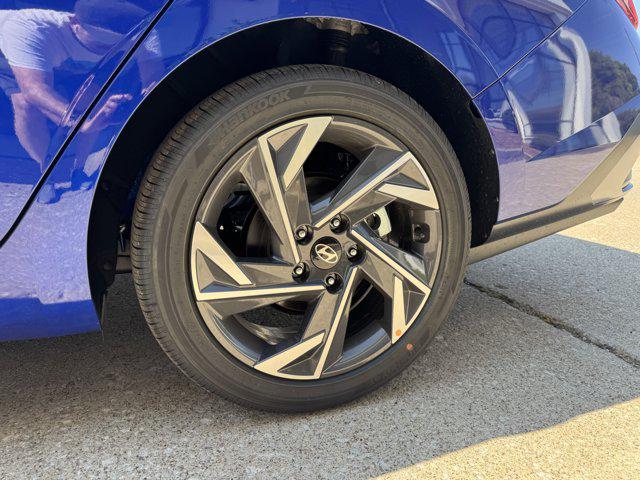 2025 Hyundai Elantra Limited photo 7
