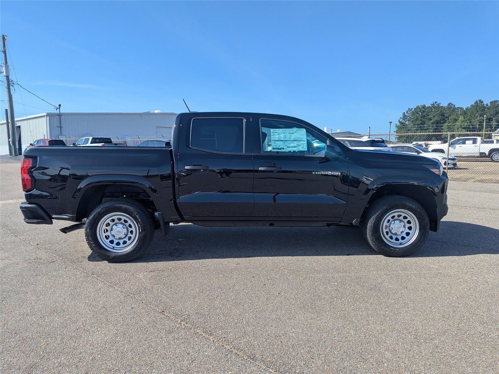 2025 Chevrolet Colorado LT photo 2