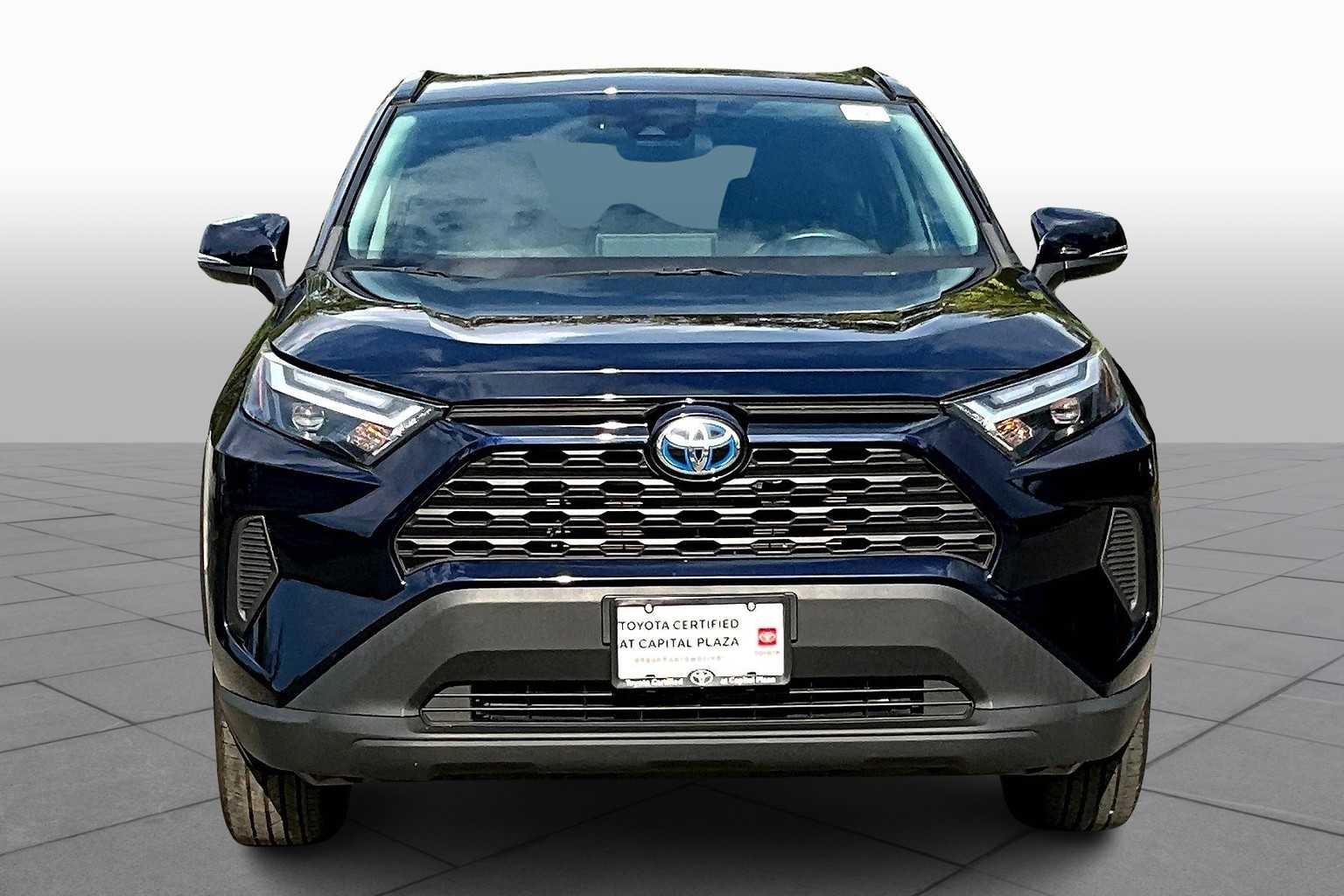 2022 Toyota RAV4 Hybrid XLE photo 3