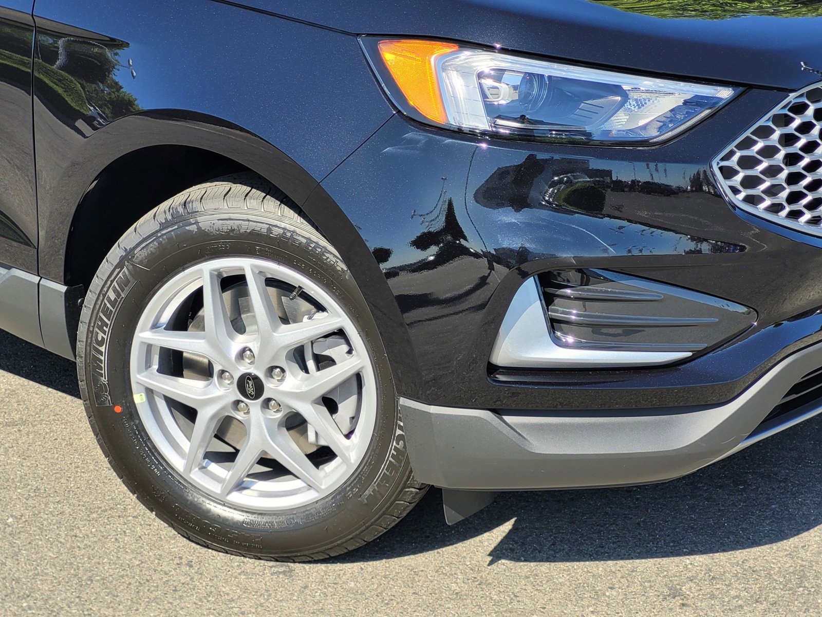 2024 Ford Edge SEL photo 3