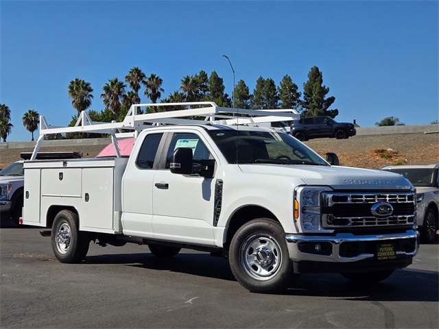 2026 Ford F-350 Super Duty Chassis Cab