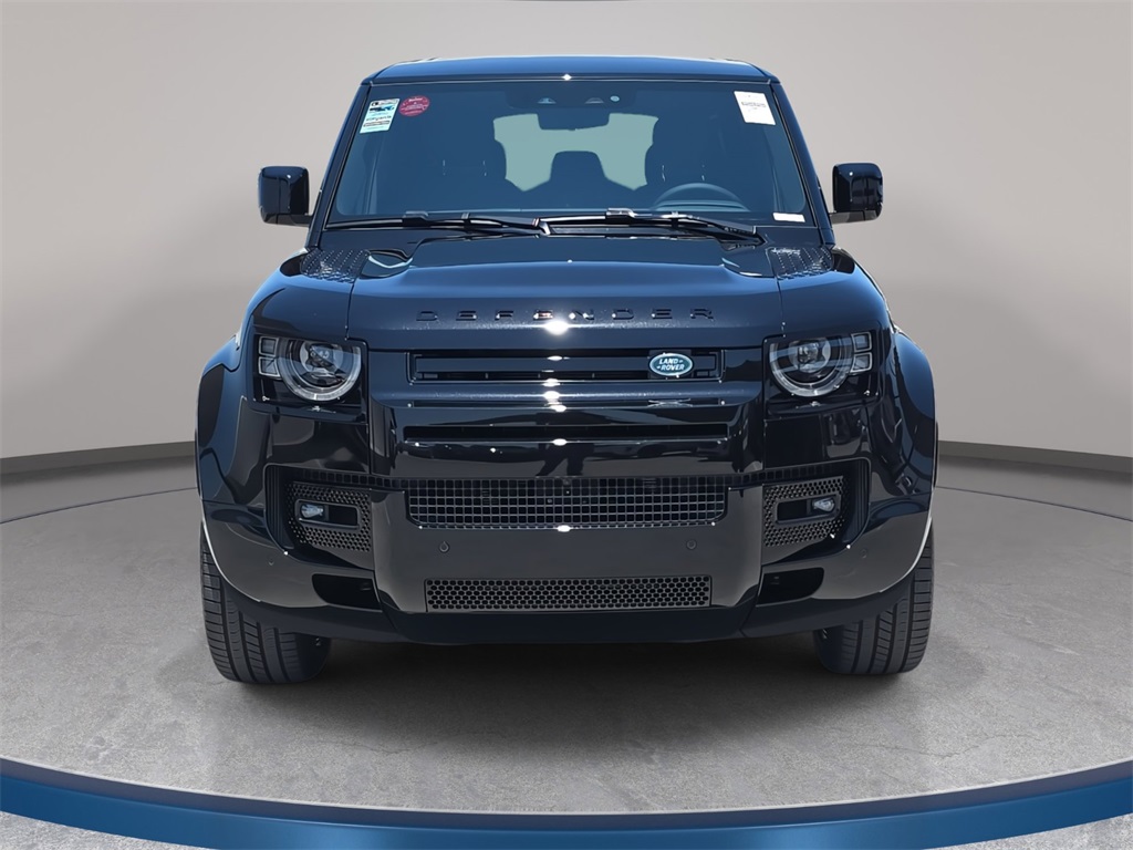 2025 Land Rover Defender 110 V8 photo 2