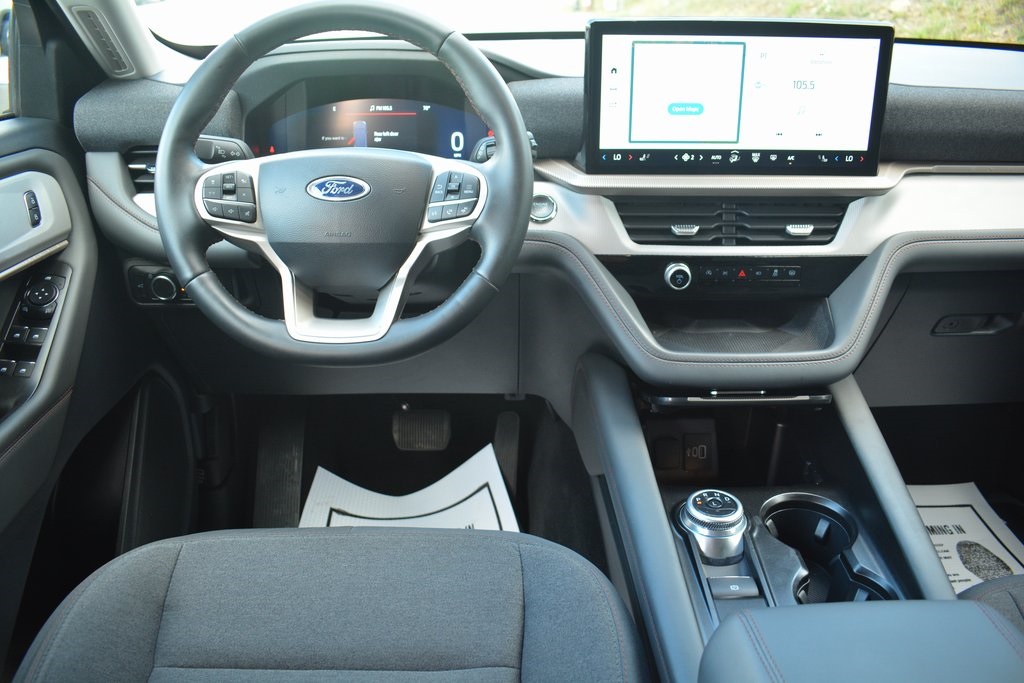 2025 Ford Explorer photo 3