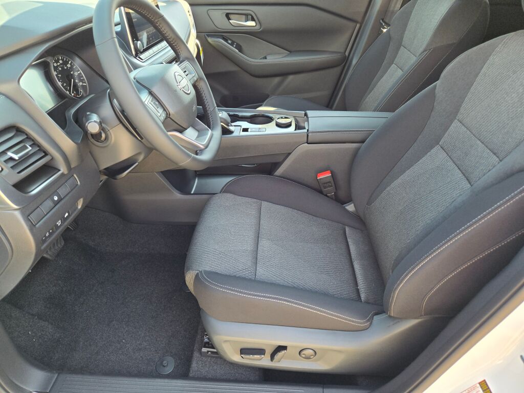 2026 Nissan Rogue SV photo 20