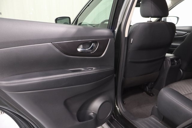 2019 Nissan Rogue SV photo 11
