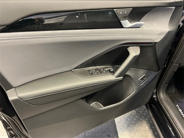 2026 Volkswagen Tiguan SE photo 4