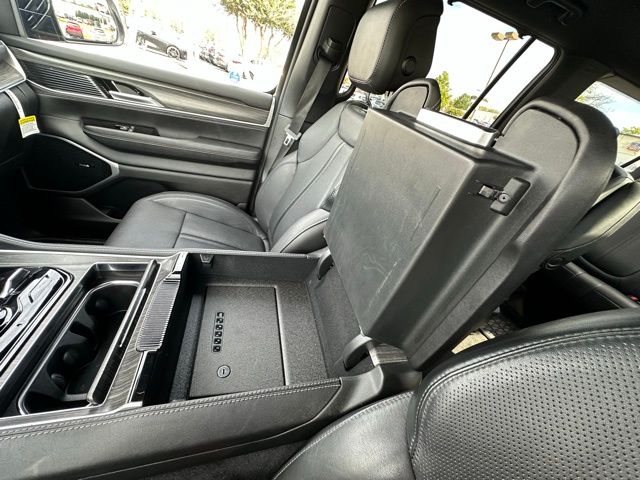 2024 Jeep Wagoneer L Series III photo 23