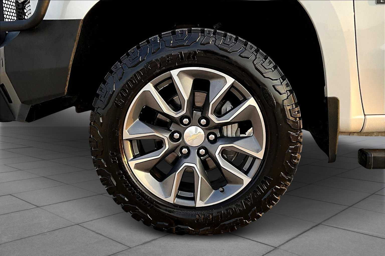 2020 Chevrolet Silverado 1500 LT photo 10