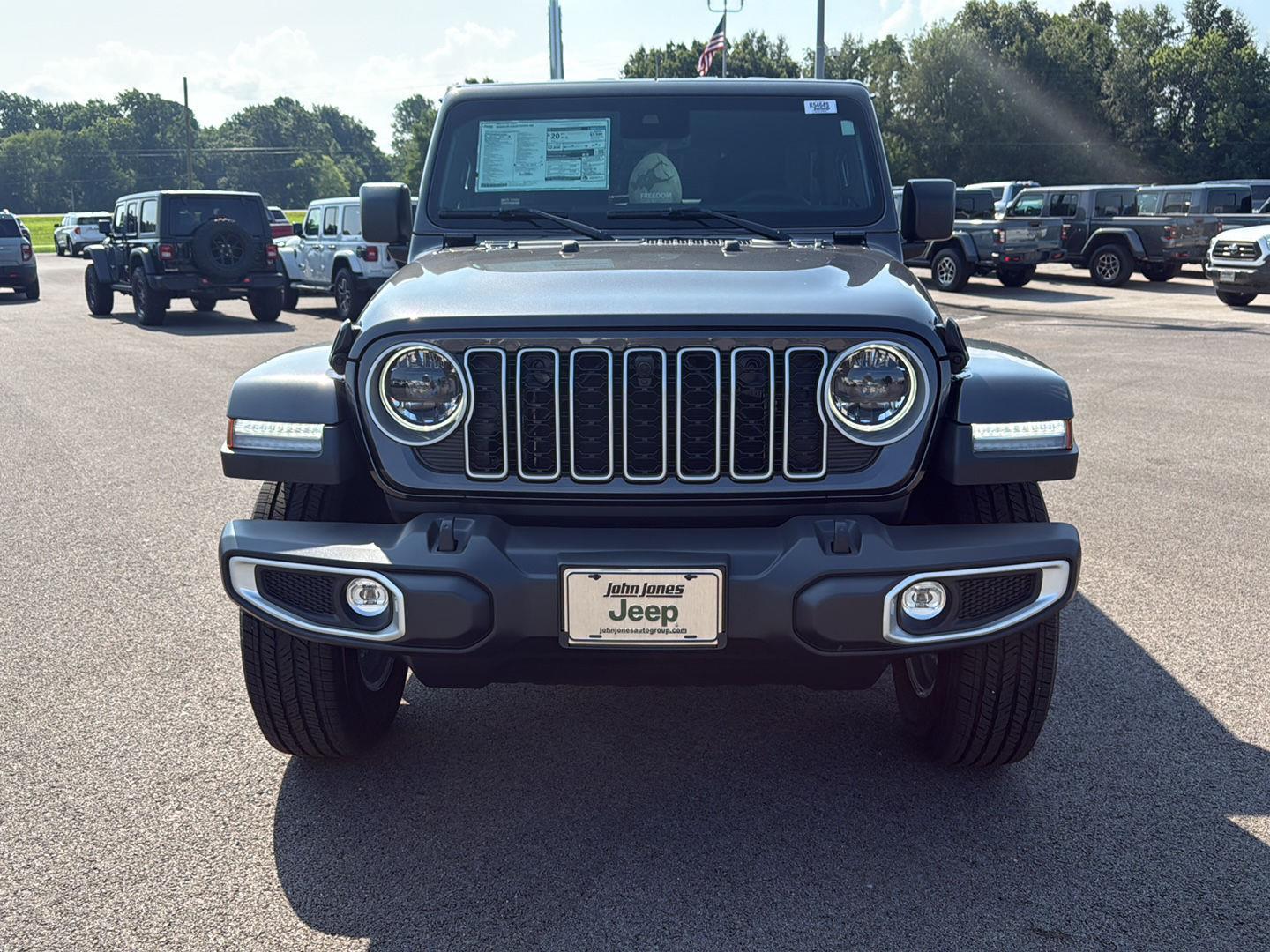 2025 Jeep Wrangler Sahara photo 11