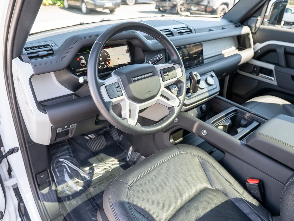 2024 Land Rover Defender 110 S photo 11