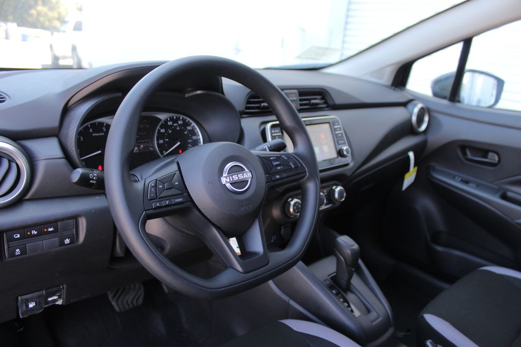2025 Nissan Versa 1.6 S photo 14