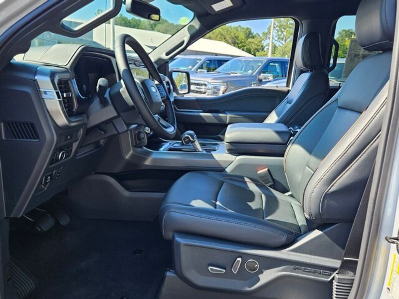 2025 Ford F-150 Lariat photo 4