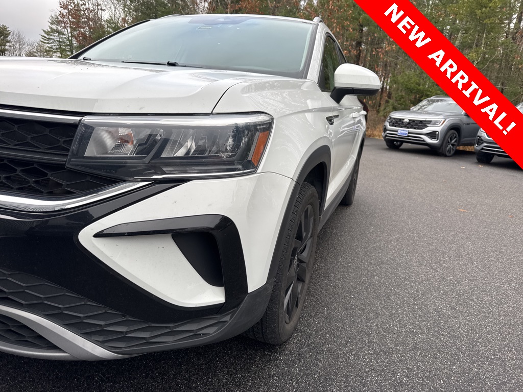 2023 Volkswagen Taos SE photo 2