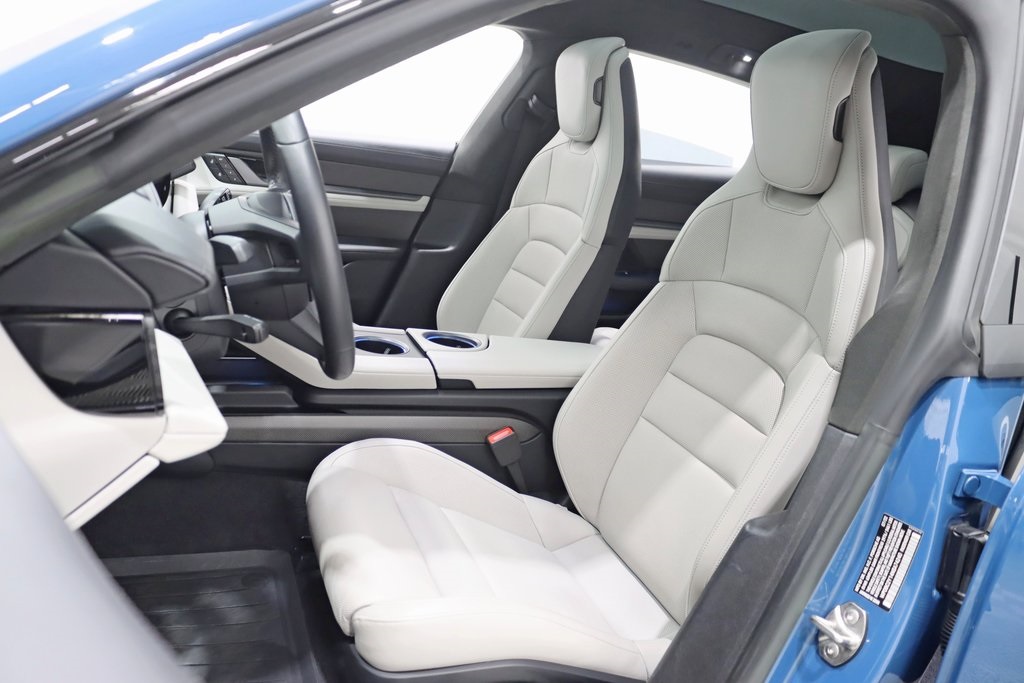 2022 Porsche Taycan Cross Turismo Turbo photo 24