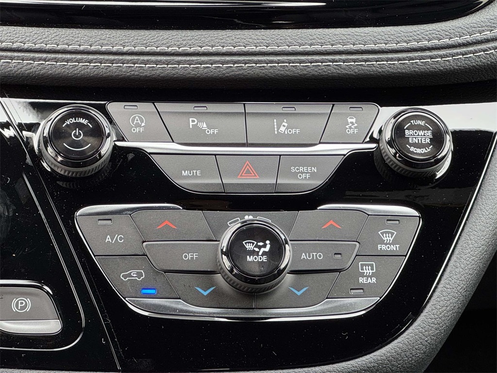 2026 Chrysler Pacifica photo 18