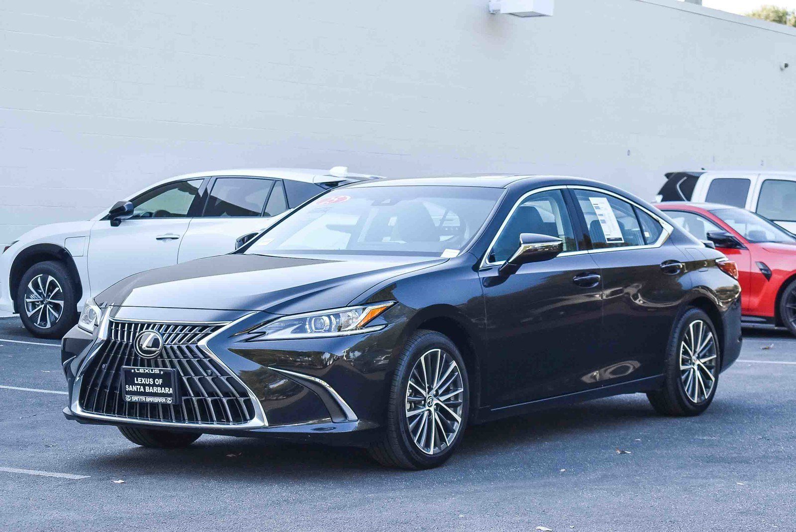 2025 Lexus ES 300h photo 3