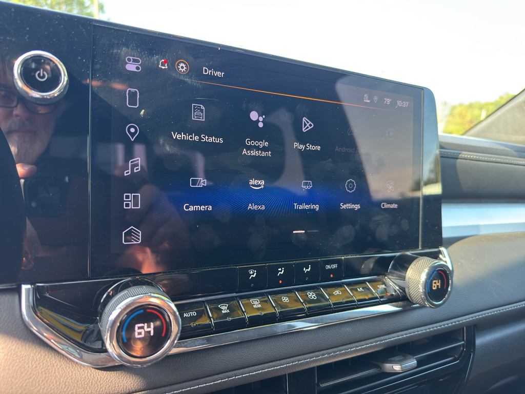 2024 Chevrolet Colorado LT photo 17