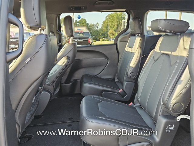 2026 Chrysler Pacifica photo 6