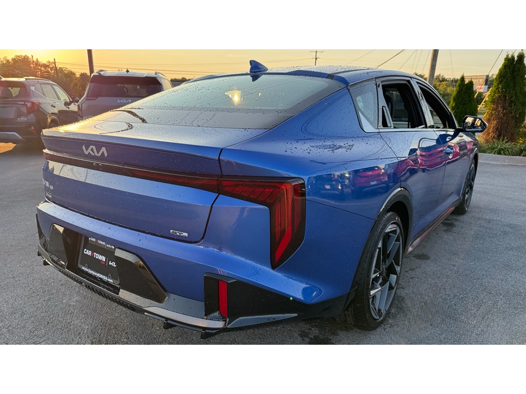 2025 Kia K4 GT-Line photo 2