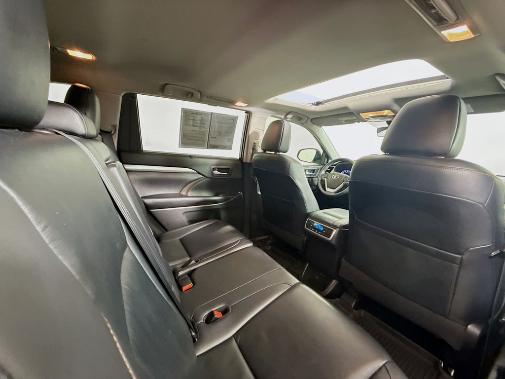 2019 Toyota Highlander XLE photo 24