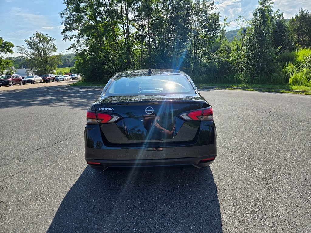 2025 Nissan Versa SV photo 4