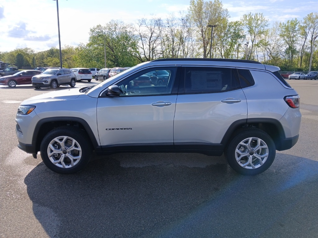 2025 Jeep Compass Latitude photo 4