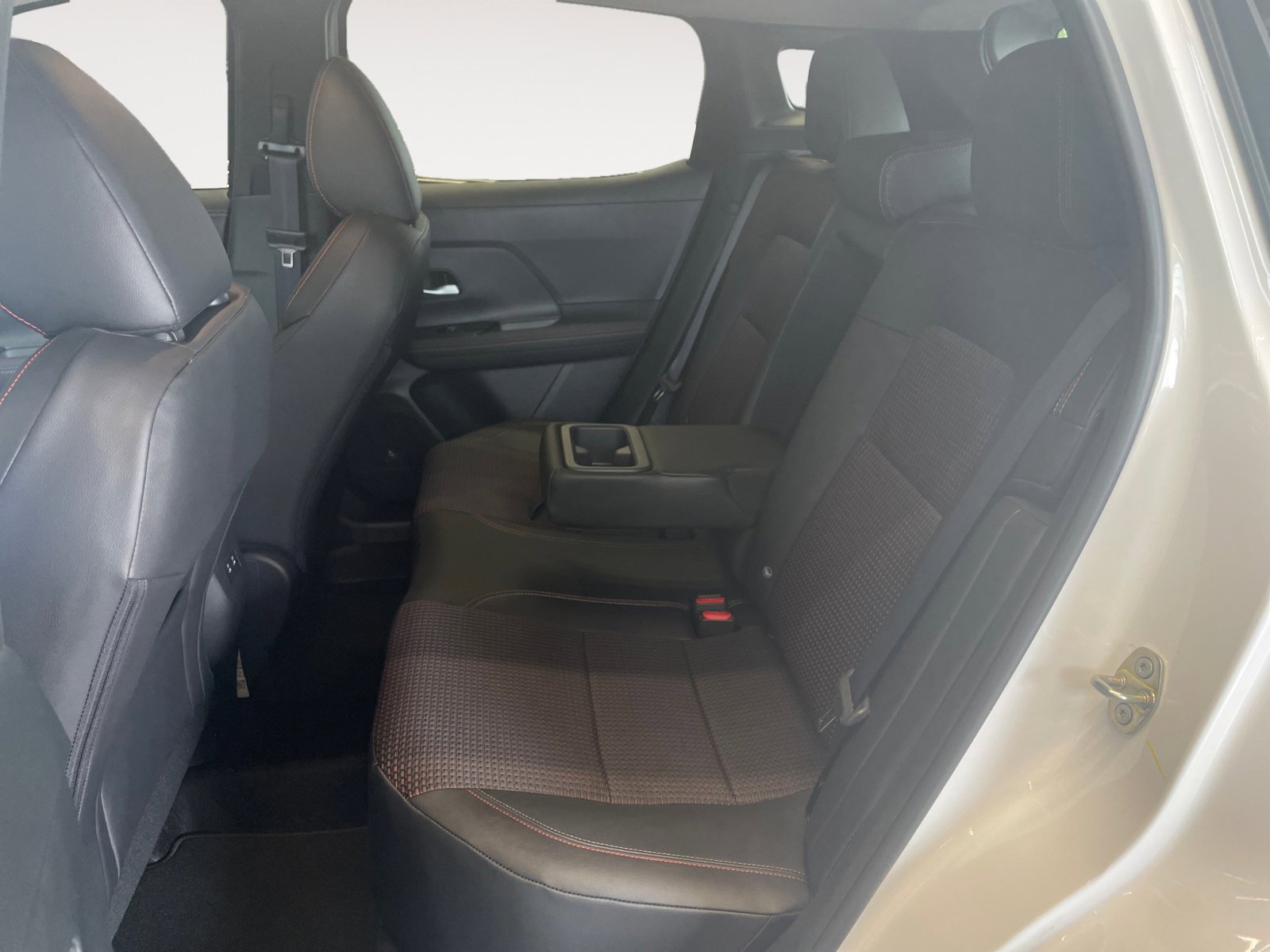 2025 Nissan Kicks SR photo 19