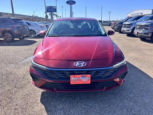 2025 Hyundai Elantra SE photo 2