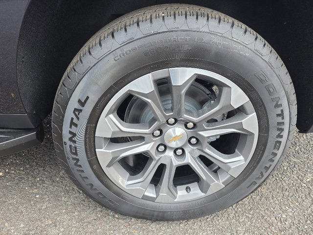 2026 Chevrolet Suburban LT photo 4