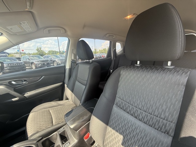 2017 Nissan Rogue SV photo 13