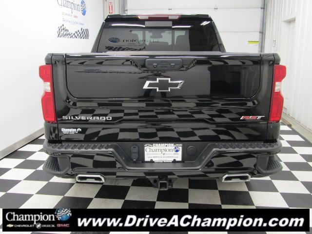 2023 Chevrolet Silverado RST photo 12