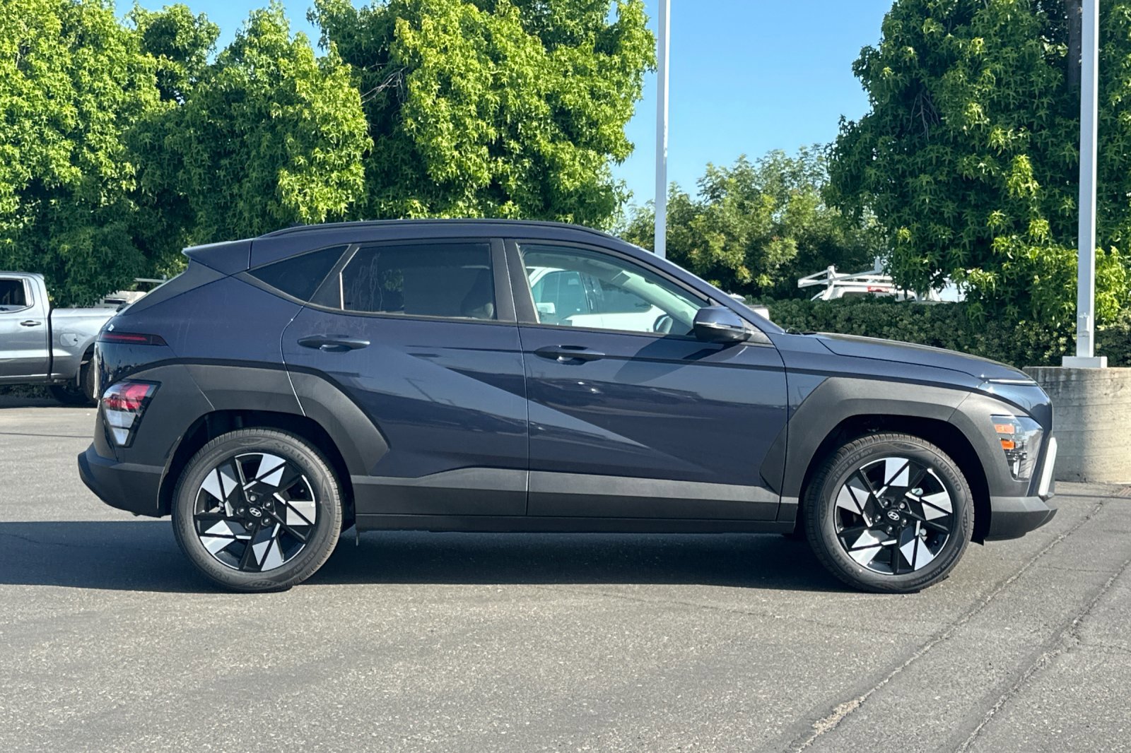 2025 Hyundai Kona SEL photo 3